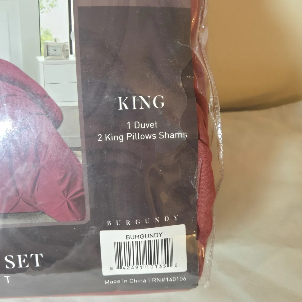 Luxurious Burgundy 3-Piece Duvet Set